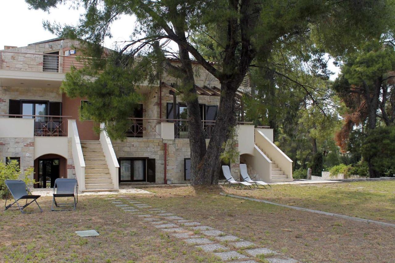 4 Bedroom Villa With Pool And Garden Nea Fokea Exterior foto
