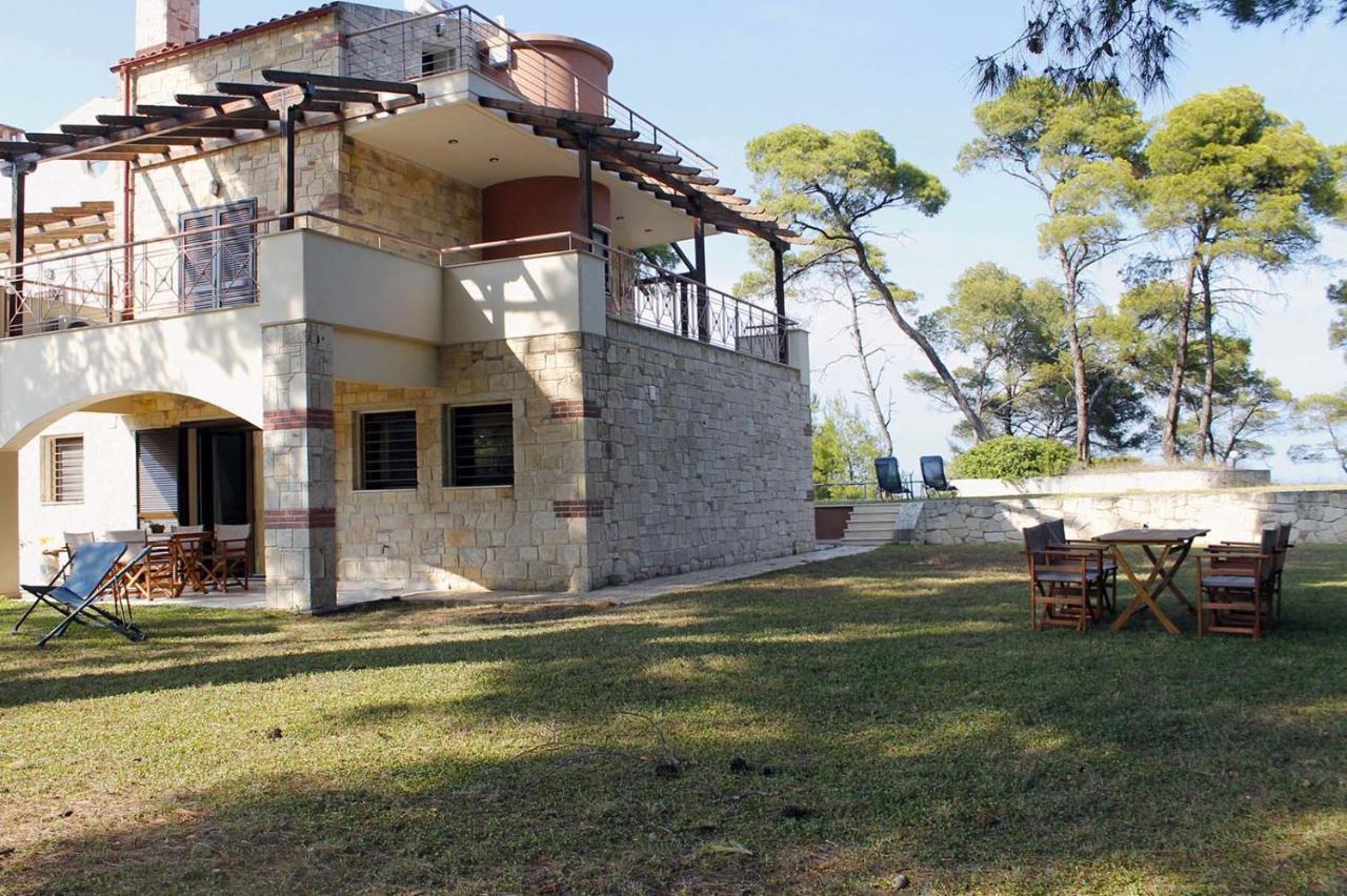4 Bedroom Villa With Pool And Garden Nea Fokea Exterior foto