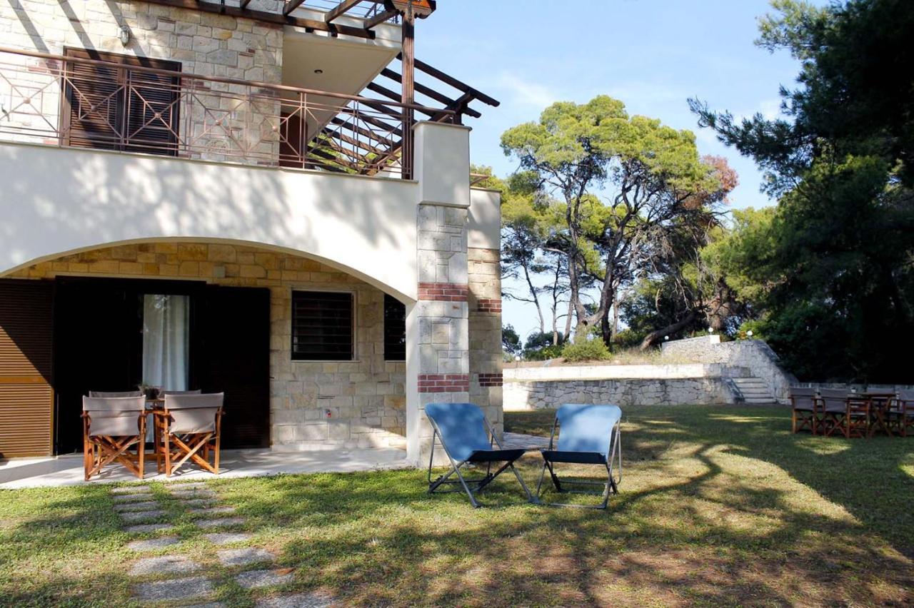 4 Bedroom Villa With Pool And Garden Nea Fokea Exterior foto